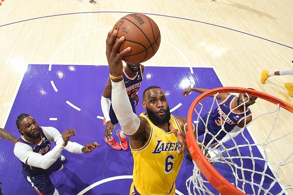  艾顿制霸篮下护筐，开拓者不敌太阳遭三连败