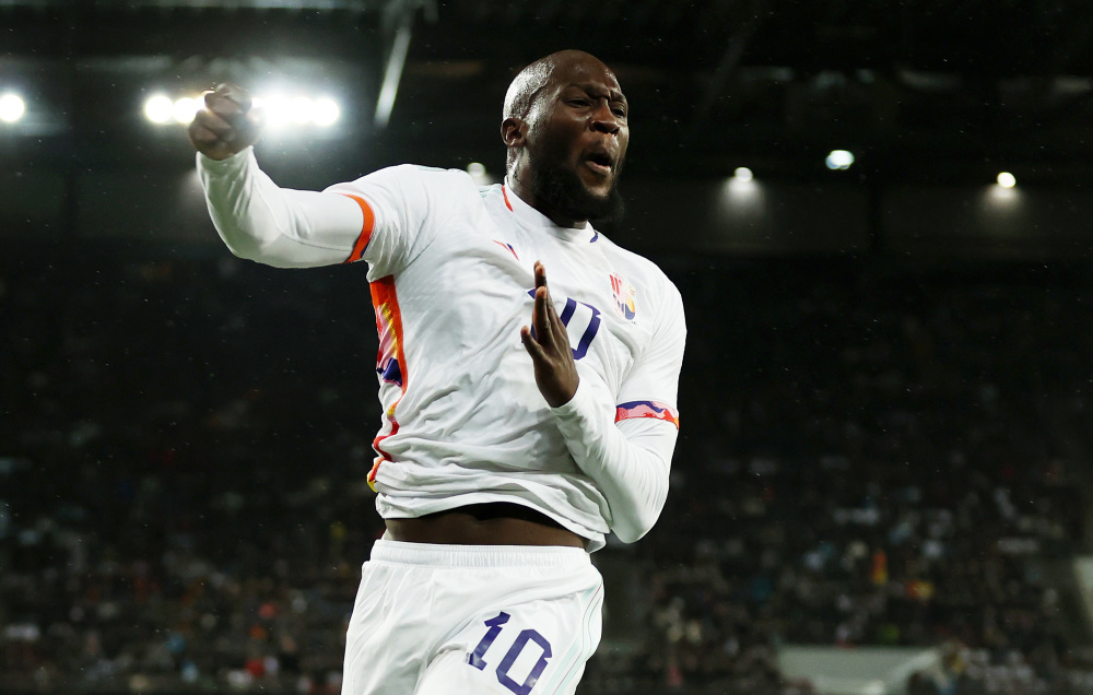  德布劳内手术刀直塞，丁丁助攻戴帽助曼城轻取狼队