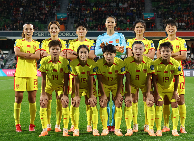  沙尔克04困境中迎转机青年近卫军爆发取首胜